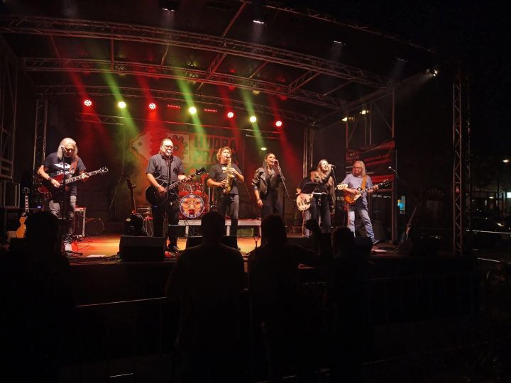 HUDBA PRAHA BAND